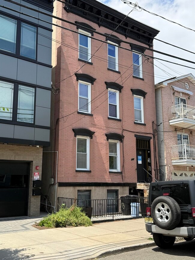 Building Photo - 13 Cambridge Ave
