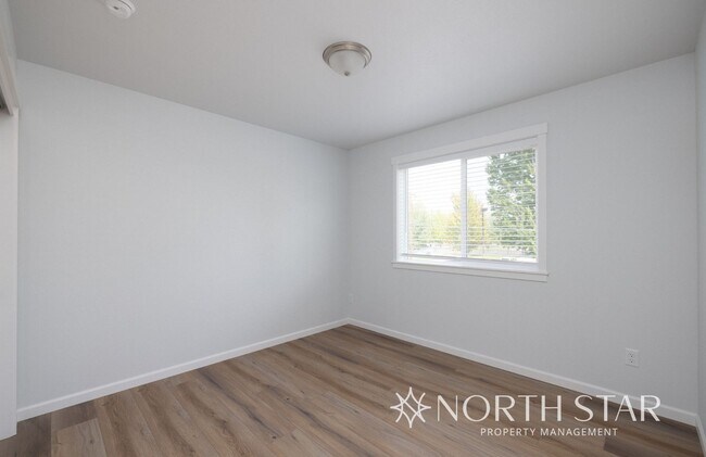 Building Photo - New, Bright & Spacious 3 bed/2.5 bath w/ Garage