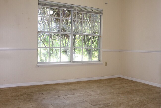 Building Photo - 3036 Dellcrest Pl