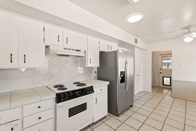 Building Photo - 6839 E Montecito Ave