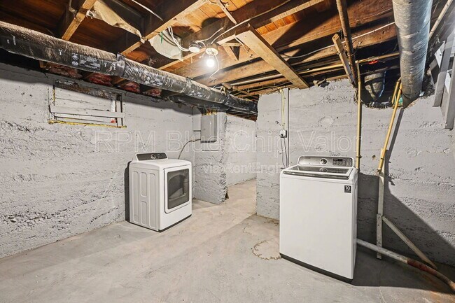 Building Photo - 1710 Lawn Ave