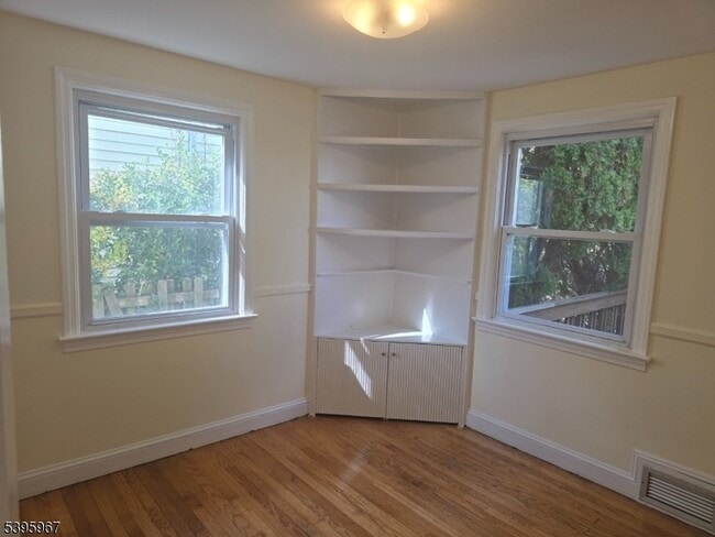 Building Photo - 1815 Vauxhall Rd