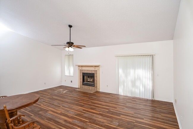 Building Photo - 1232 S Winterhawk Dr