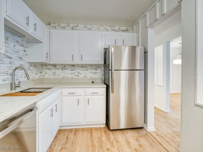 Building Photo - 33803 Electric Blvd