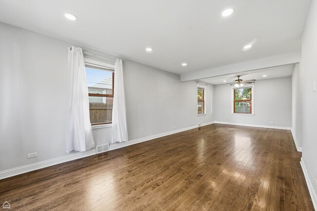 Building Photo - 805 Norfolk Ave