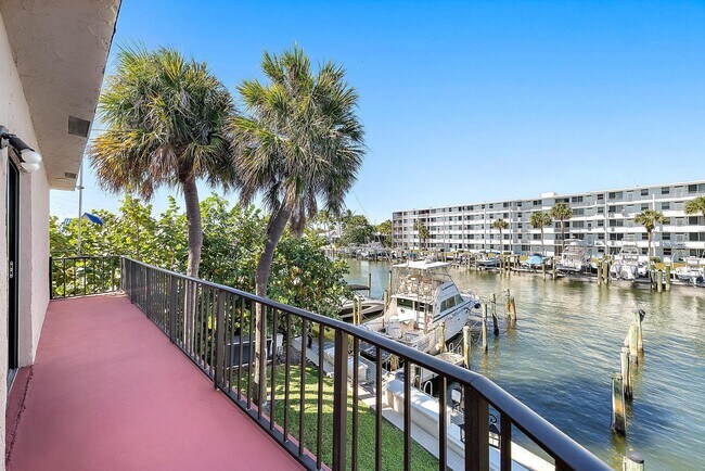 Building Photo - 135 Shore Ct