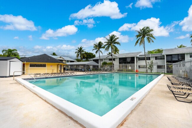 Building Photo - 927 N E St