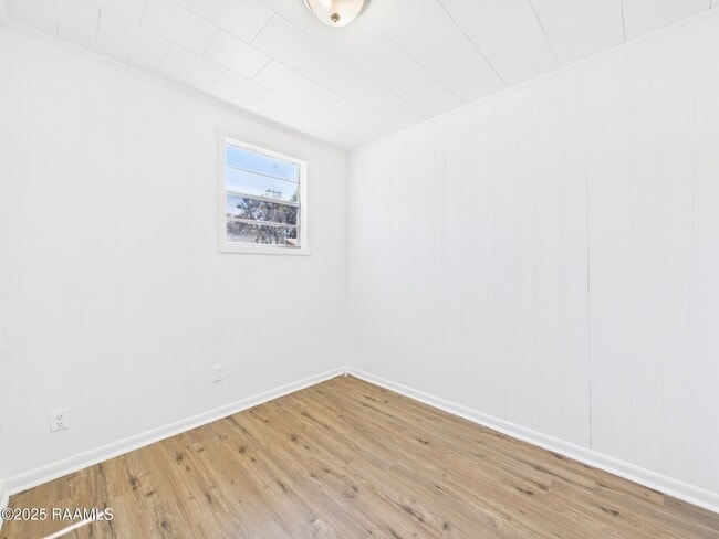 Building Photo - 711 E Lessley St