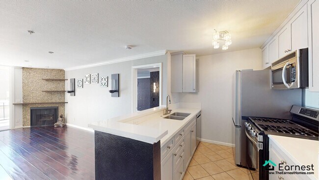 Building Photo - Spacious and Unique Ground-Floor 2BD/2BA U...