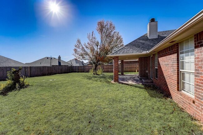 Building Photo - 624 Vickery Ave