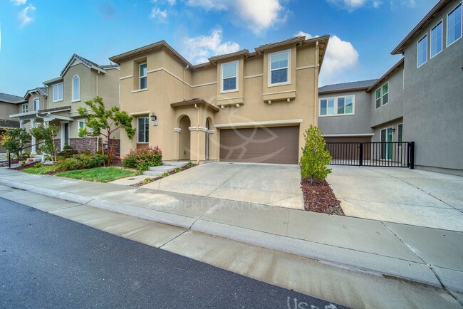 Building Photo - Gorgeous 4 bd 3ba home in Rocklin