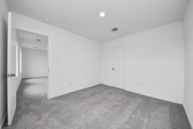 Building Photo - 13499 Sonali Springs Dr