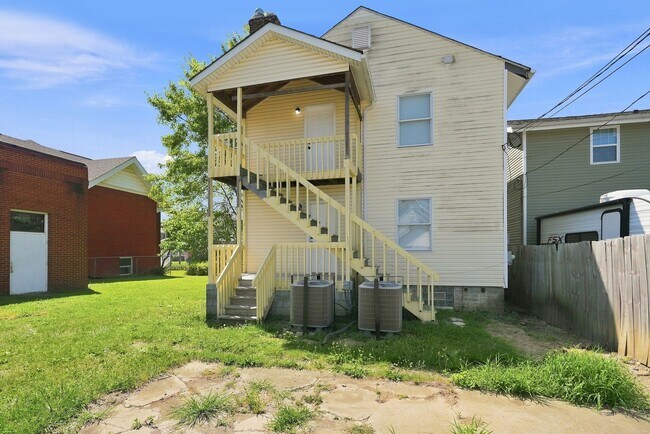 Building Photo - 846-848 Reinhard Ave