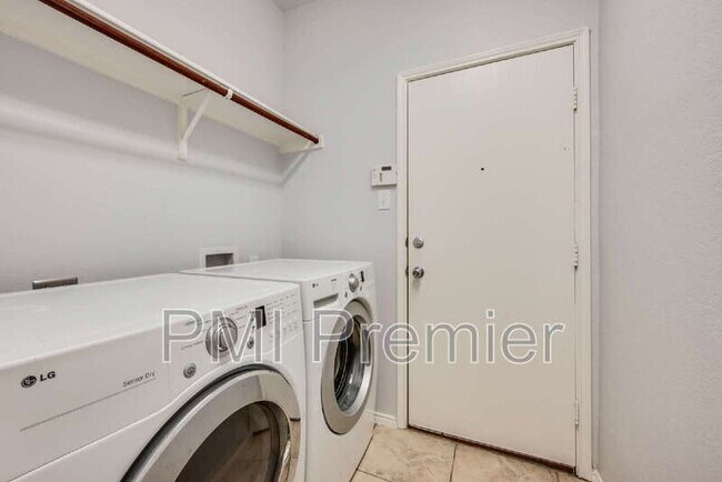 Building Photo - 4005 Ringdove Way