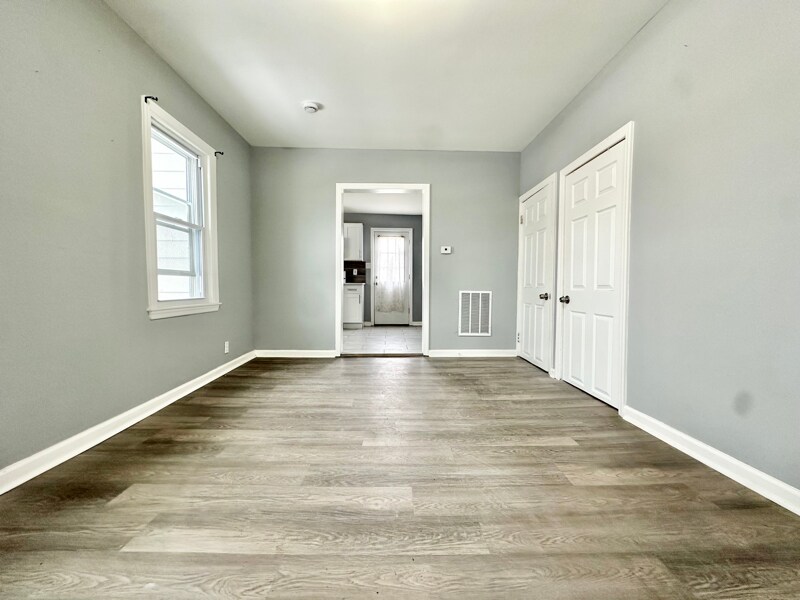 Building Photo - 338 Broad St