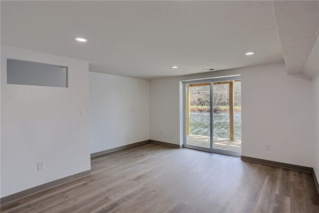 Building Photo - 153 Kathleen Dr