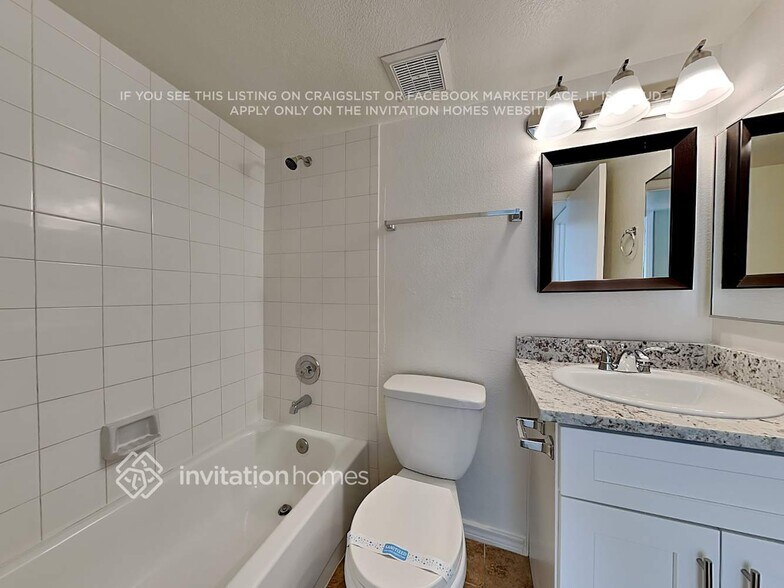 Building Photo - 441 S Maple