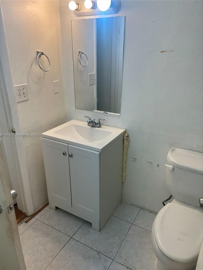 Building Photo - 2175 NE 170th St