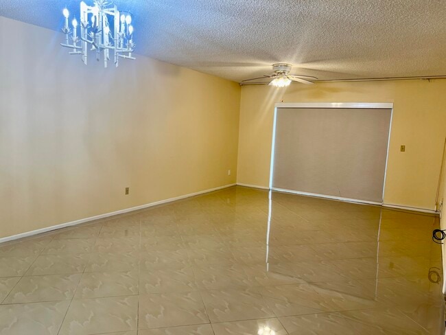 Building Photo - 176 Lake Evelyn Dr