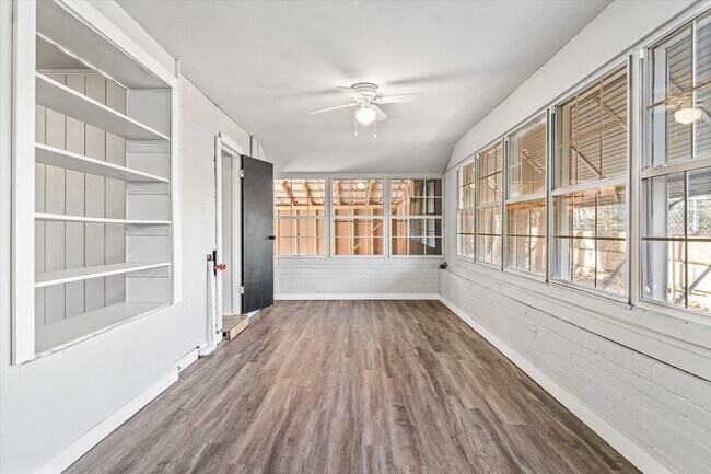 Building Photo - 175 E Elm St