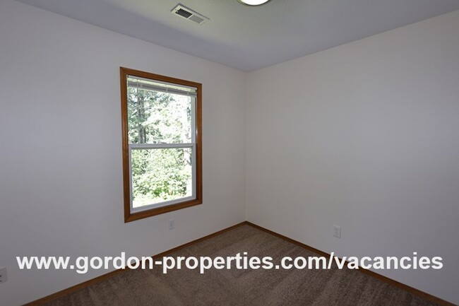 Building Photo - $2,495.00 - SE Condor Pl - Gresham 3 bedro...