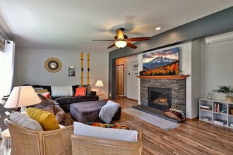 Building Photo - 90 Blueberry Hill Rd