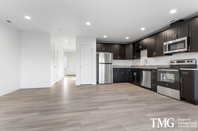 Building Photo - 977 Creer Way