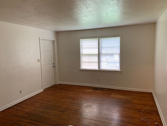 Building Photo - 1642 Sharkey St