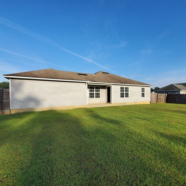 Building Photo - Tranquil Oasis: Spacious 4BR Home with Mod...