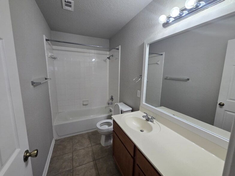 Building Photo - 426 Sorenstam Way