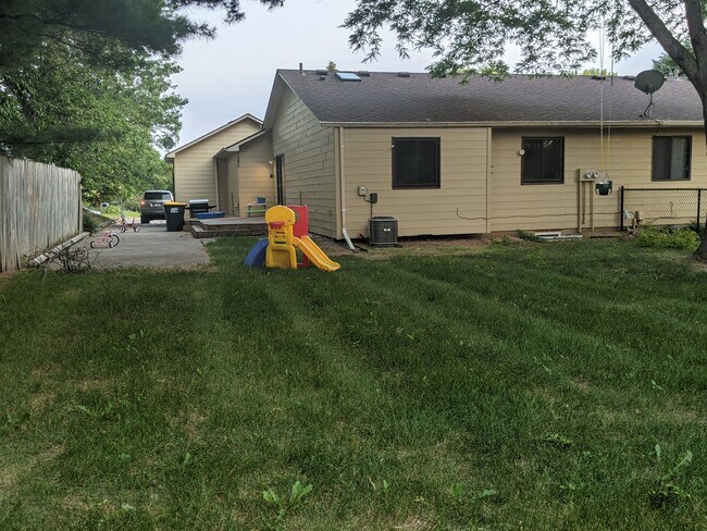 Big Back Yard w/Space for RV or Boat - 8615 135th St W