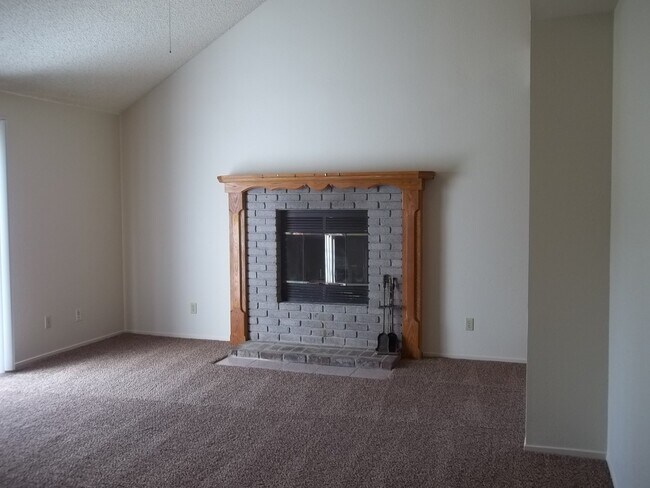 Building Photo - West Clovis location,  potential Buchanan ...
