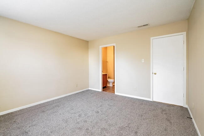 Building Photo - 2334 Bristol Dr