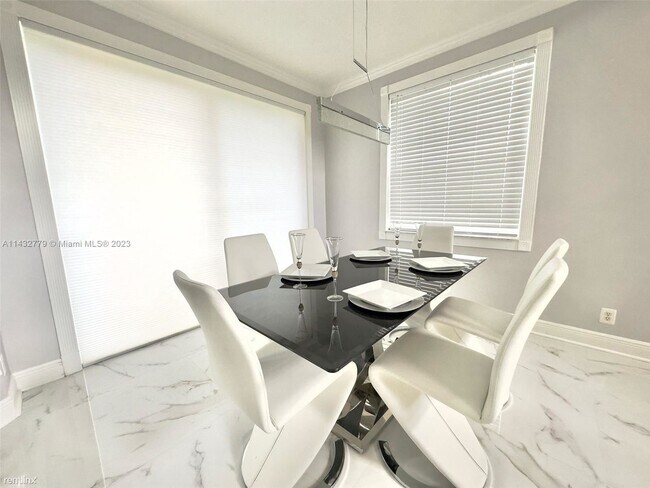 Building Photo - 3 br, 2.5 bath House - 8910 NW 45th Ct # 0