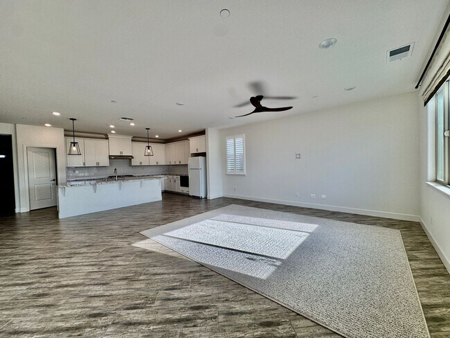 Building Photo - 5 YEARS NEW,  FORMER MODEL HOME BUILT BY LENNAR HOMES, 4 BED, 2.5 BATH, 2 CAR GARAGE