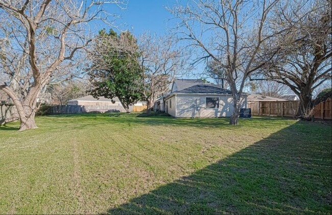 Building Photo - 8706 Belle Glen Dr