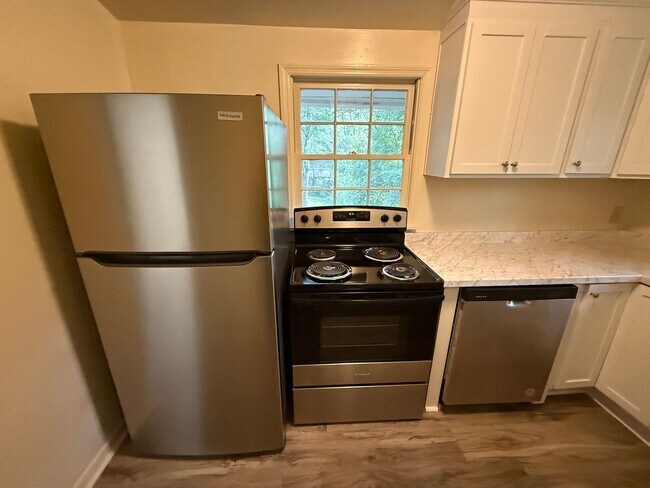 Building Photo - Charming Historic Home – Spacious 2-Bedroom Apartment in Boulevard/Normaltown