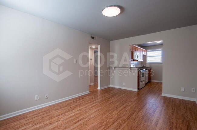 Building Photo - 271 Glen Iris Dr NE
