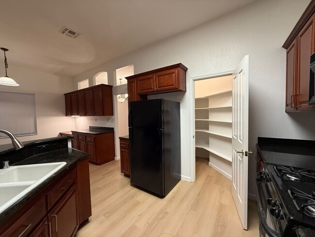 Building Photo - Delightfully Spacious Home!