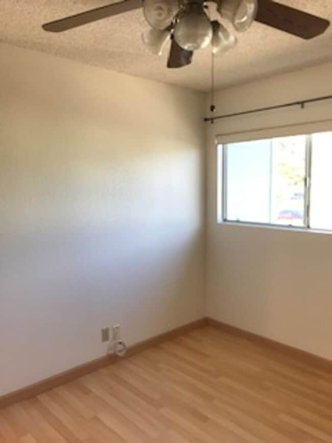 Building Photo - Available now - 2 bedroom / 1 bath / 2 par...