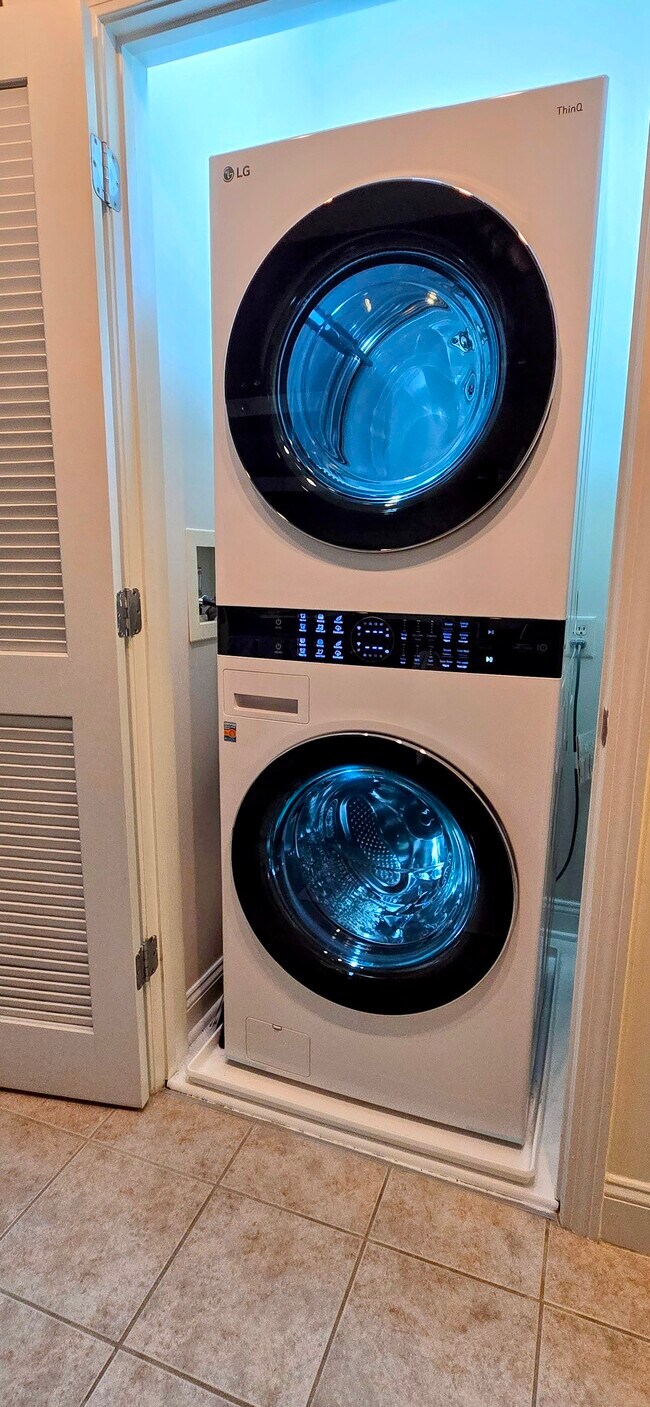 Building Photo - 1391 Pennsylvania Ave. SE