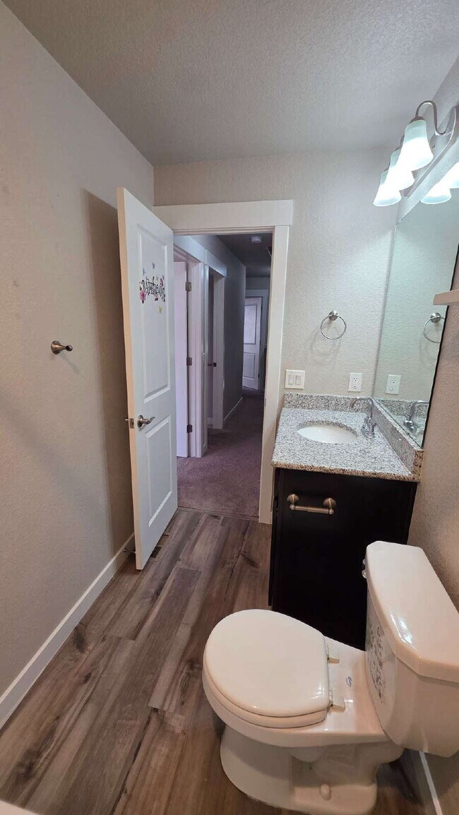 Building Photo - Lorson Ranch 5 bedroom Townhouse near military bases