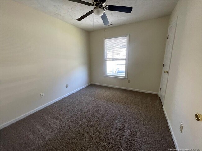 Building Photo - 2150 Skyview Dr