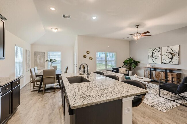 Building Photo - 5867 San Savino Dr