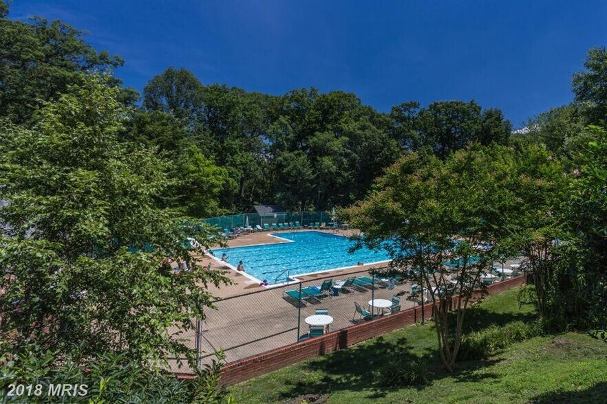 Pool - S. Barton St. - 1600 S Barton St