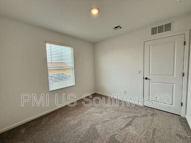 Building Photo - 2580 View Way