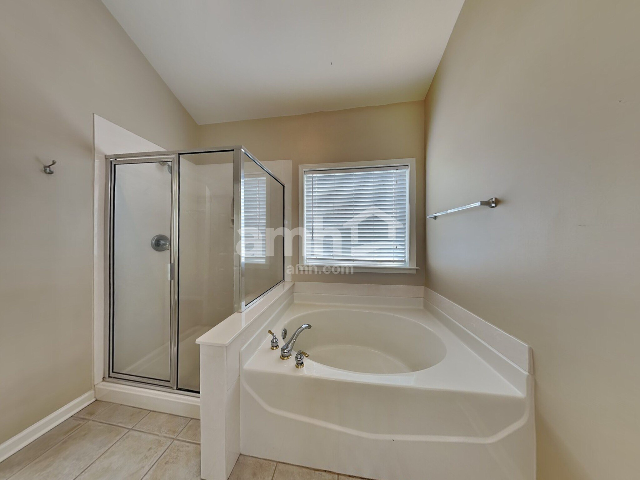 Building Photo - 331 Surrywood Dr