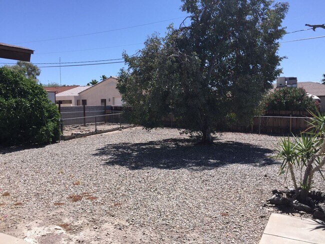 Building Photo - Centrally Located Home with Newer Energy E...