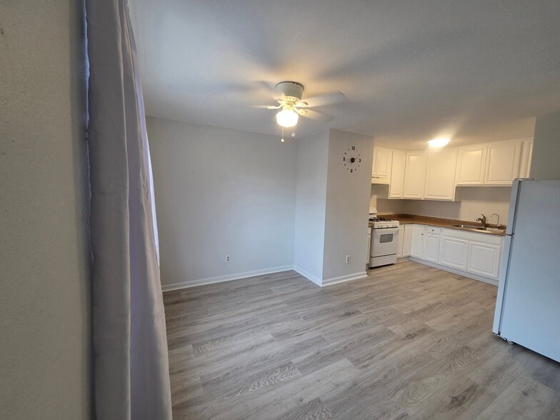 Building Photo - 2424 Sumac Dr