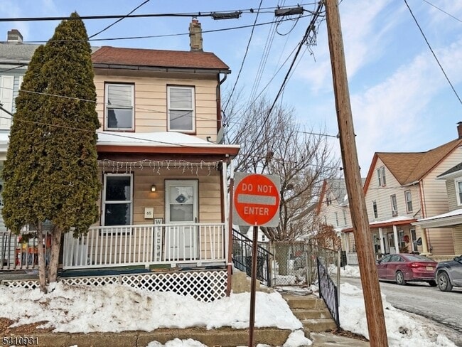 Building Photo - 65 Davis St